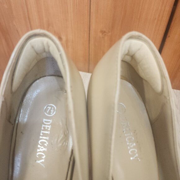 Taupe heels - Picture 4 of 7